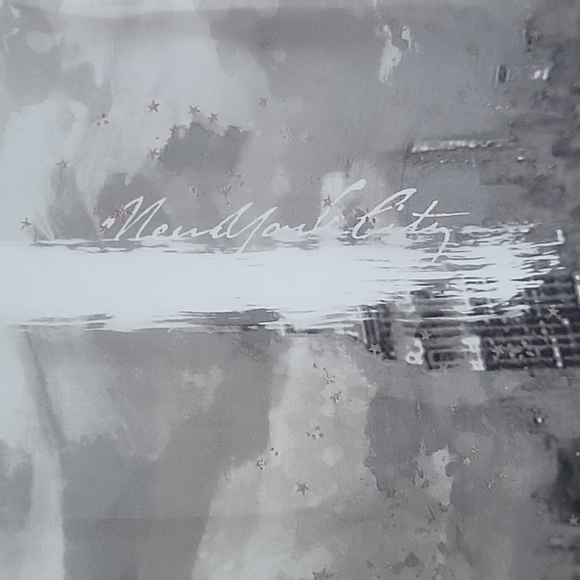 Abercrombie & Fitch Black and White Cap Sleeve NYC Tee Size Small - Picture 2 of 6